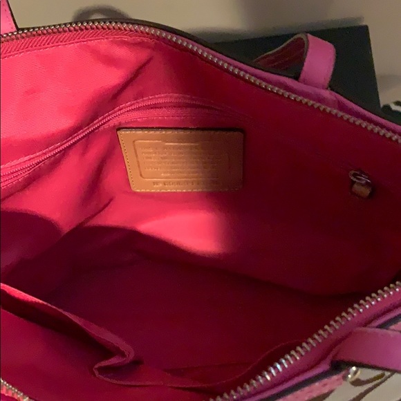 Coach handbag with pink details - Picture 7 of 10